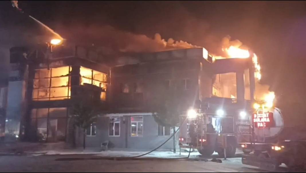 Sakarya’da kozmetik fabrikasında yangın - Resim: 7